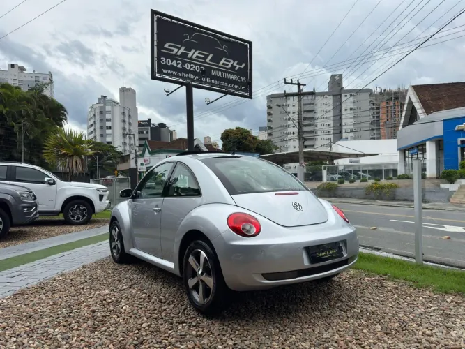 Volkswagen New Beetle 2.0 MI Mec./aut. 2010