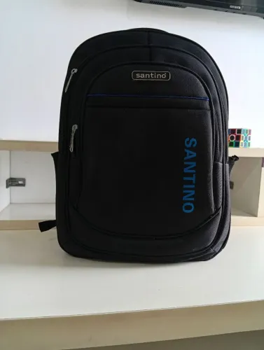 Mochila marca Santino seminova, capacidade para notebook de até 15 polegadas 