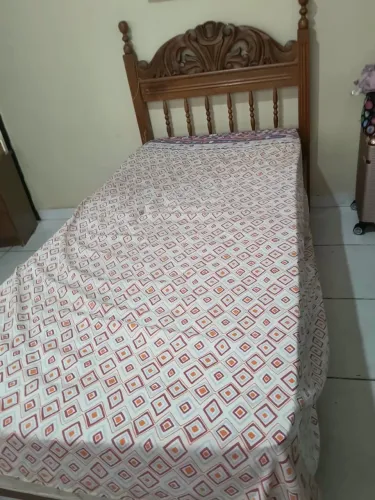 Cama de madeira solteiro