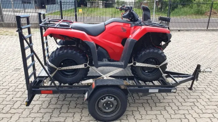 Fourtrax 4x4 com reboque
