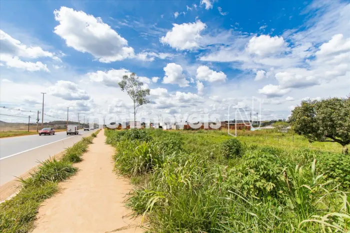 Excelente área urbana localizada às margens da DF-280, em região de forte crescimento e va