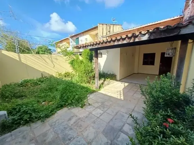 - Casa em Prazeres por 210.000