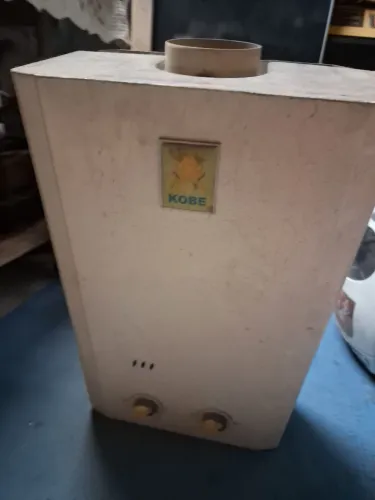 aquecedor a gás. serve para consertar ou retirada de peças. nao sei se esta funcionando