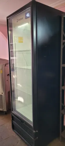 Cervejeira Expositora Imbera 570L Preta (220V) - Semi-nova