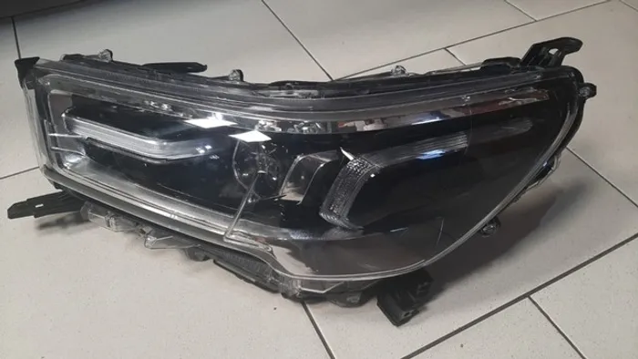 Farol Hilux 2020