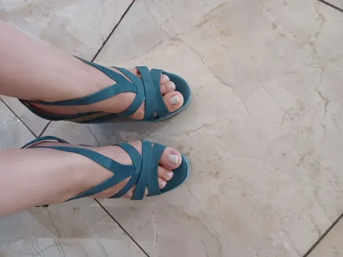 SANDÁLIA SCHUTZ EM COURO NOBUCK AZUL 35