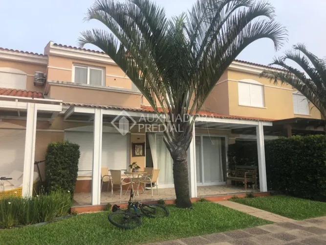 CASA EM CONDOMÍNIO A BEIRA MAR