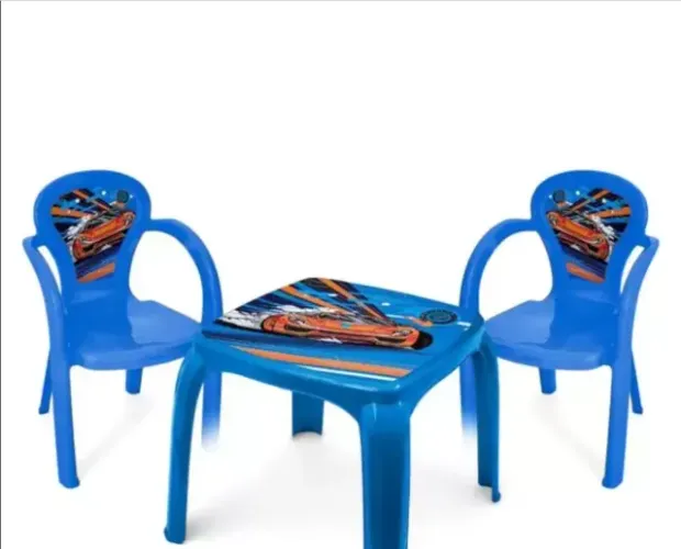 mesa infantil com duas cadeiras carros