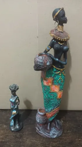 Estátua mulher africana