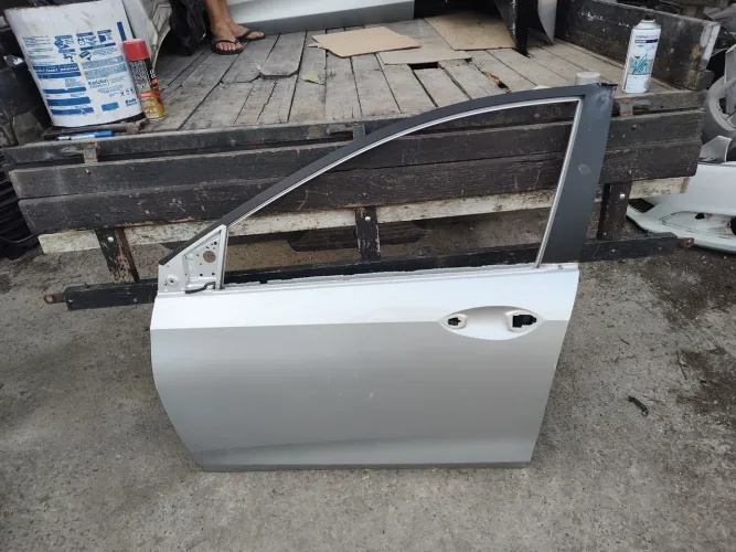 Porta dianteira Onix 2020 2021 2022 2023 2024 esquerda motorista original GM Chevrolet