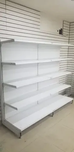 Gôndolas de Parede Branca ou Preta