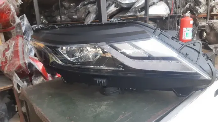 Farol da L200 Triton