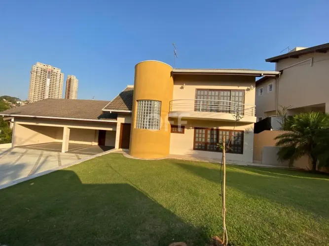 Casa em condomínio à venda em Valinhos SP