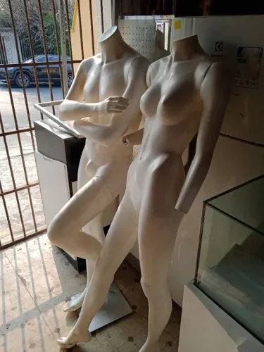 Manequins masculino e feminino(leia o anúncio)