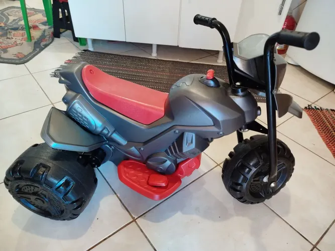 Triciclo Elétrico Infantil Bandeirantes