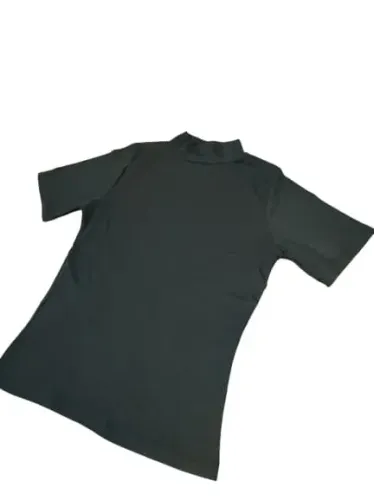 Camiseta gola alta manga curta feminina