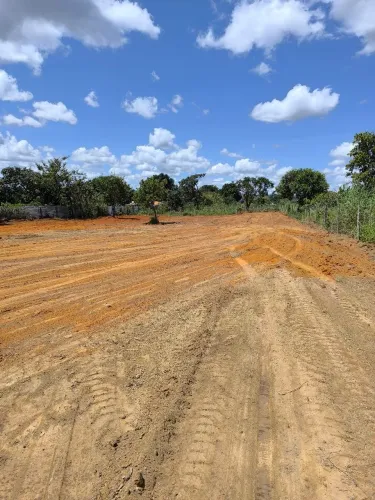 Vendo Lote Com 200 (M²) Próximo da Fazenda Velha a 13 km do Paranoá Com Água e luz