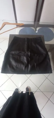 Saia de couro preta