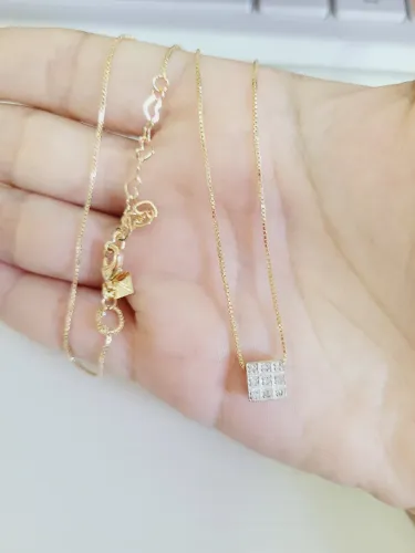 Pingente com diamantes e cordão em prata de lei banhado a ouro 18k