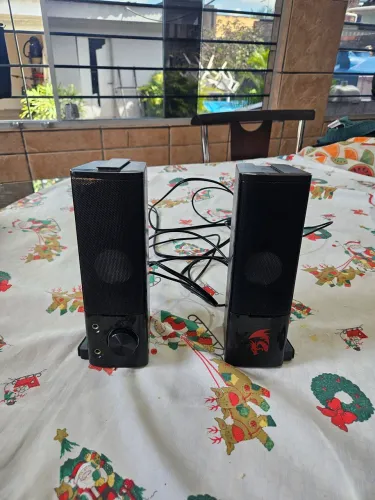 Caixa de som pra computador redragon