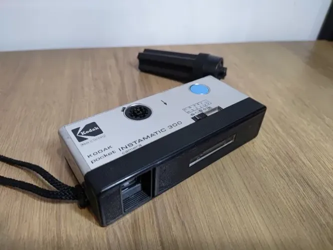Câmera Kodak Pocket Instamatic 300 - Ótimo estado