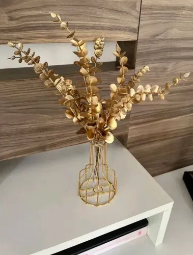 Vaso em aço inoxidável dourado com arranjos variados 70,00