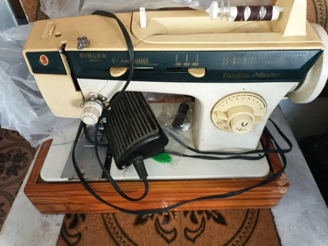 Máquina de Costura Singer Facilita Master 3930
