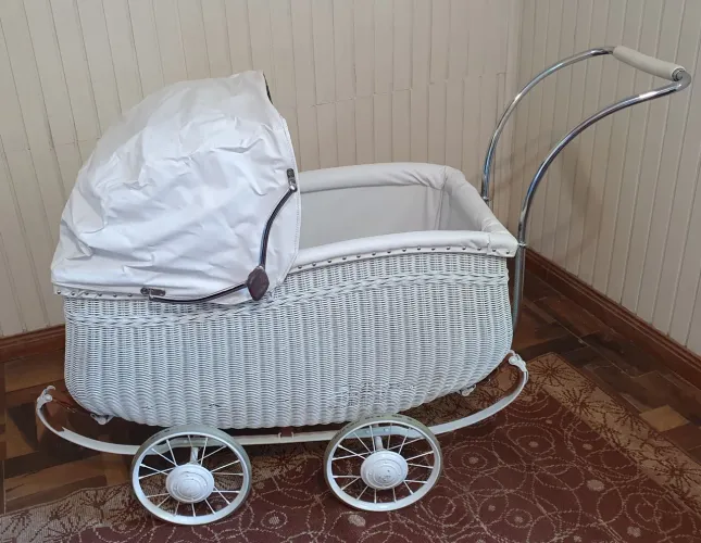 Raridade! Carrinho de bebê alemão vintage anos 40 com molejo reformado