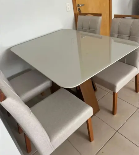 Mesa de jantar persia com 4 cadeiras
