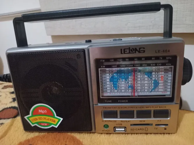 Rádio LE LONG LE-604 - MP3 Player e Receptor Mundial