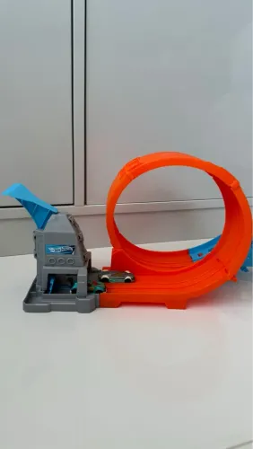Pista Hot Wheels Loop e Carrinhos