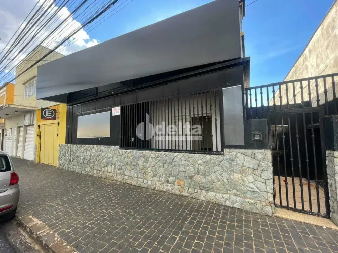 Casa comercial disponível para locação no bairro Nossa Senhora