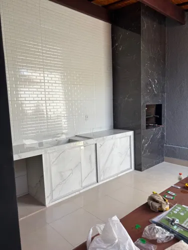 Cuba e pia sob medida em porcelanato