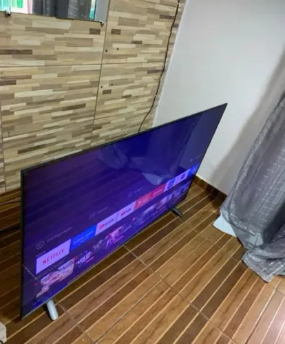 Smart tv 55 4k Doblò áudio tela infinita Android 
