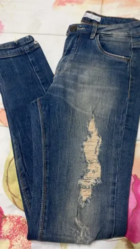 Calça jeans Destroyed Renner.