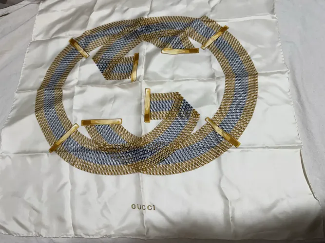 Lenço de seda Gucci novo 