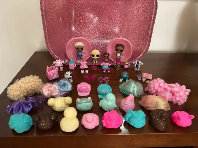 Boneca lol bigger surprise maleta 