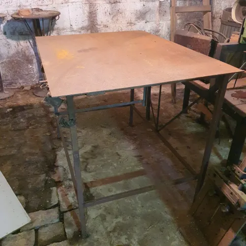 Bancada de trabalho industrial reforçada