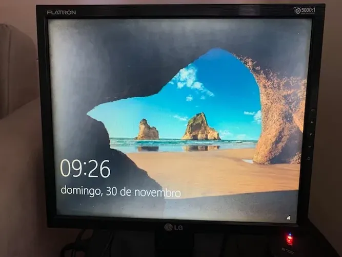 Monitor LG usado - modelo Flatron L1753T-BF