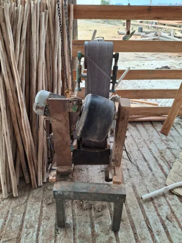 Lixadeira para cabos vassouras e tubos metalicos