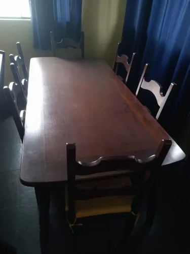 Mesa de jantar com 6 cadeiras. Madeira maciça IMBUIA