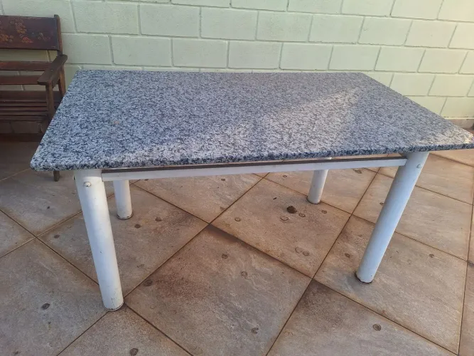 Mesa de granito para  6 lugares
