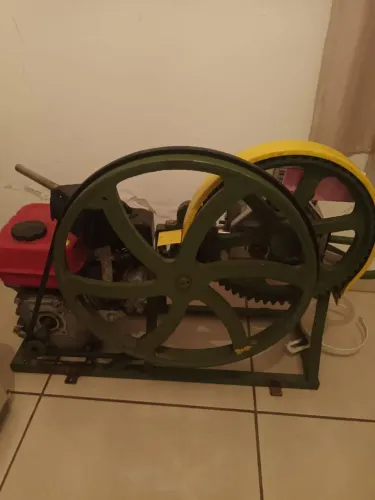 Engenho caldo de cana à gasolina 