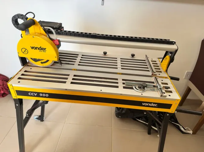 Cortador de Cerâmicas e Porcelanatos com Bancada CCV 900 220V - Vonder
