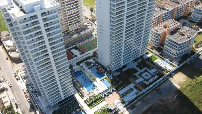 Apartamento a venda no Ocean Front na praia da Enseada em Guaruja