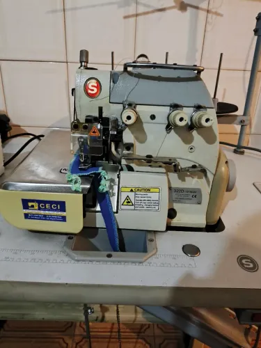 Máquina Singer Overloque 322D-131M-04