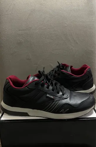 Tenis de couro na Marca zyller N. 39
