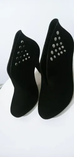 Botas Melissa ( modelo: Ankle Boot)Tam.36/ Usada.Preta com Detalhes de Strass.