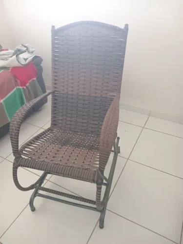 Vendo 01 Excelente Cadeira de Balanço de Ferro Nova 2 Meses de Uso Apenas R$200,00