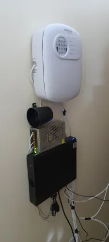 Câmeras e cerca elétrica intelbras
